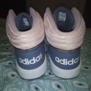 Size 7 in girls adidas shoes